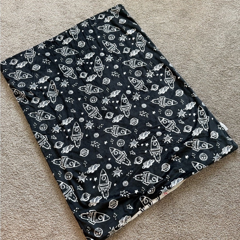 Crib size weighted blanket